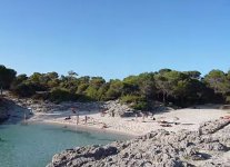 Playa Cala Es Talaier Minorca spiaggia.jpg