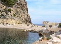 Spiaggia S'Illa des Bosch di Ibiza.jpg