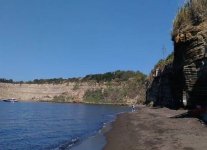 Spiaggia di Ciraccio Procida.jpg