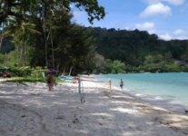 Spiaggia Emerald Beach di Phuket.jpg