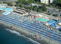 Spiaggia di Celle Ligure Lido.jpg